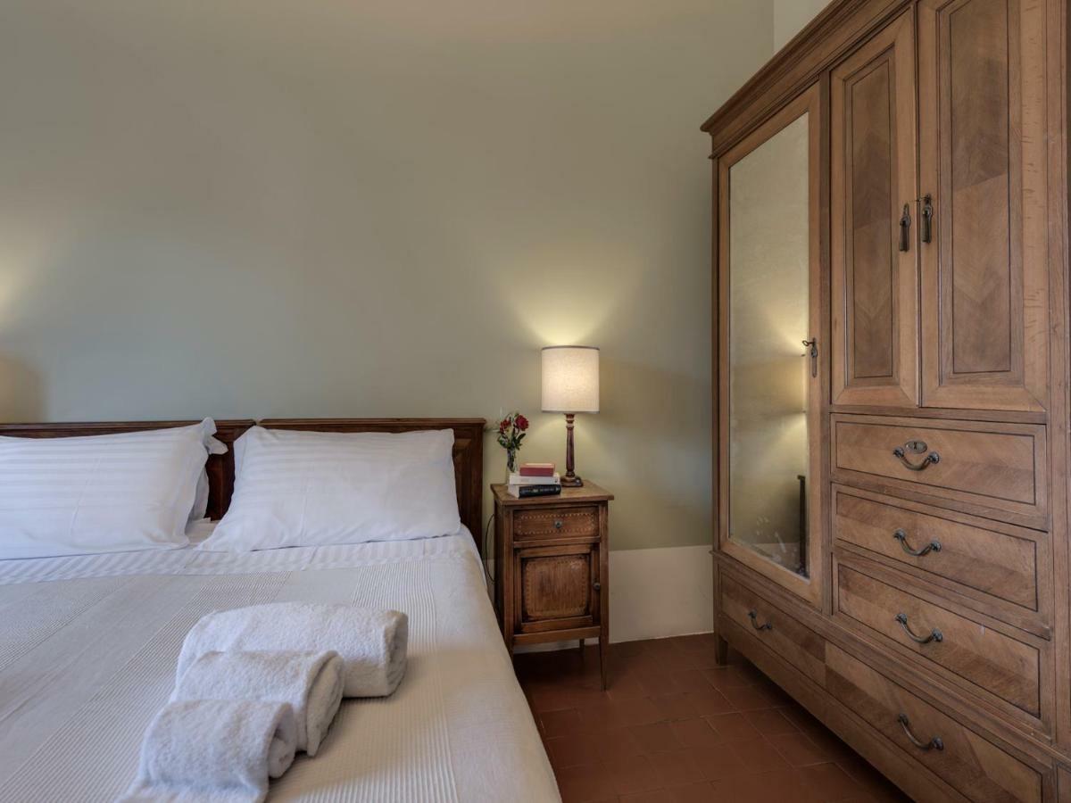 Bed and Breakfast Tenuta Di Capezzana Seano Екстер'єр фото