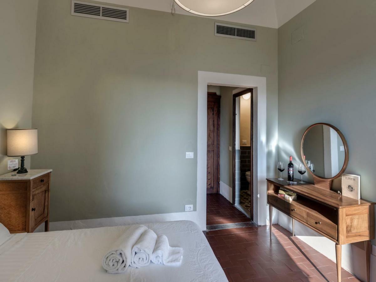 Bed and Breakfast Tenuta Di Capezzana Seano Екстер'єр фото